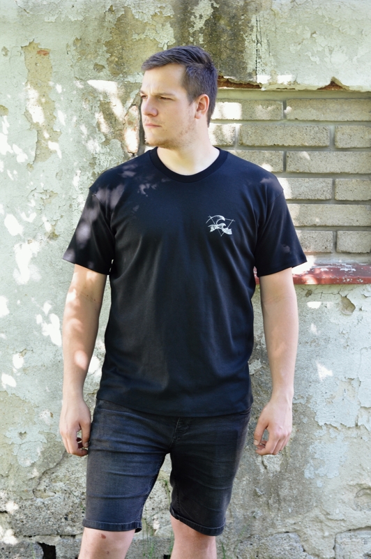 Biobavlněné unisex triko v černé barvě s potiskem majáku.